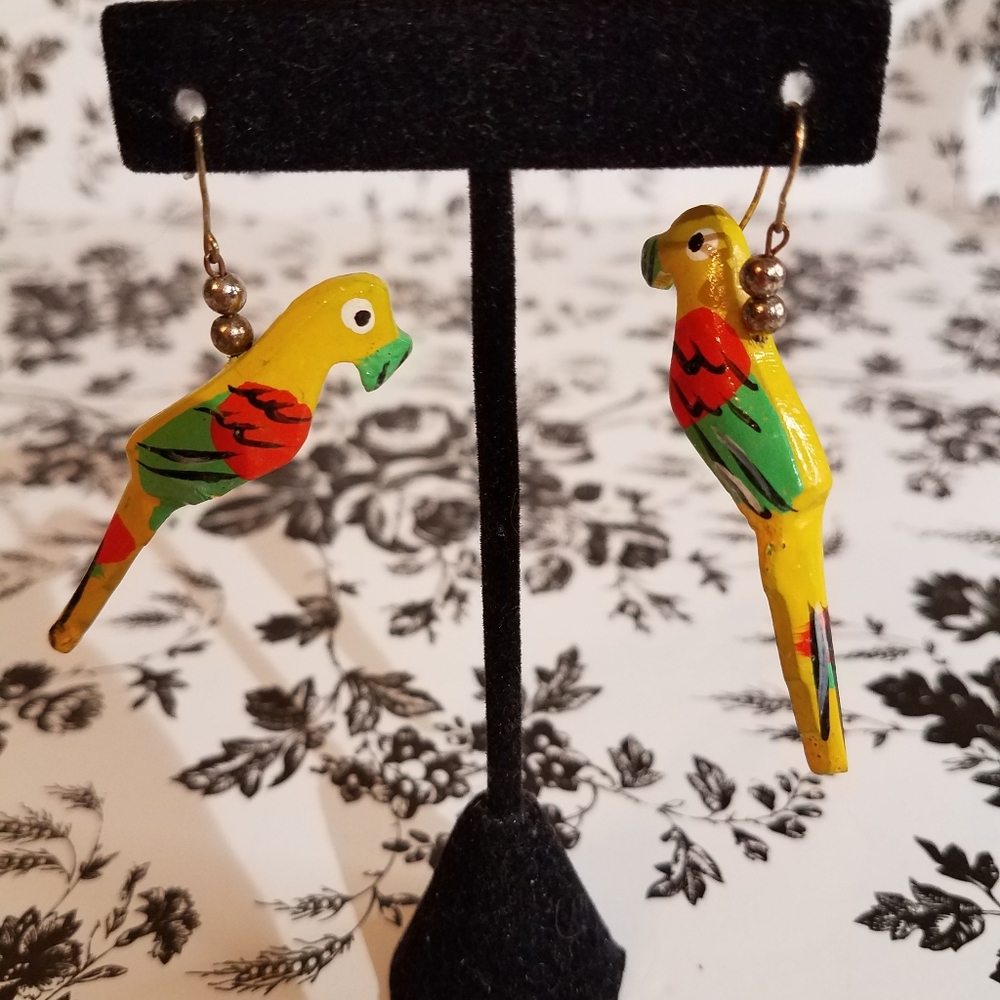 Yellow parrot earrings jp26